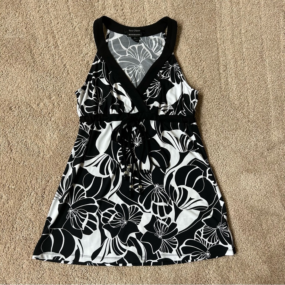 White House Black Market Black and White Floral Sleeveless Top